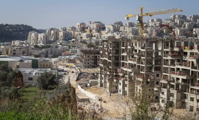 EAU y Bahréin condenan autorización israelí de construcción en Judea y Samaria