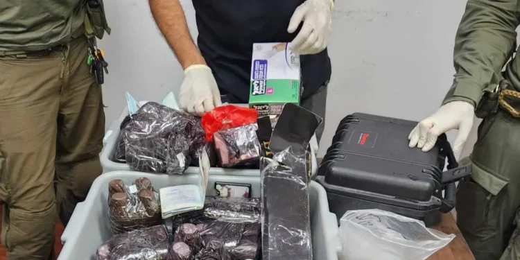 La policía israelí detiene a tres funcionarios de la ONU por contrabando de cocaína líquida