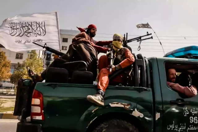Los talibanes utilizan armas estadounidenses y rusas para luchar contra Irán