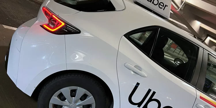 Uber concluye operaciones de taxi en Israel
