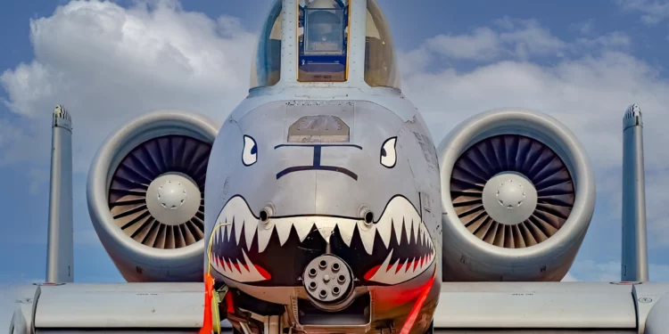 El A-10 Warthog puede disparar al enemigo estando boca abajo