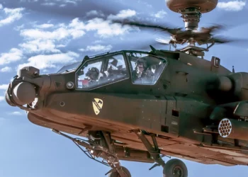 Boeing producirá 21 helicópteros Apache AH-64E Guardian