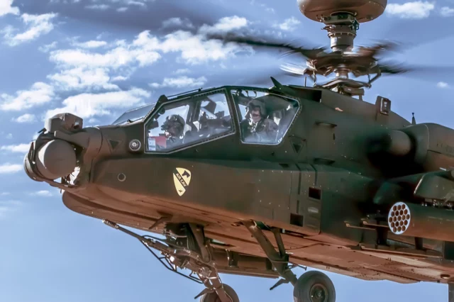 Boeing producirá 21 helicópteros Apache AH-64E Guardian