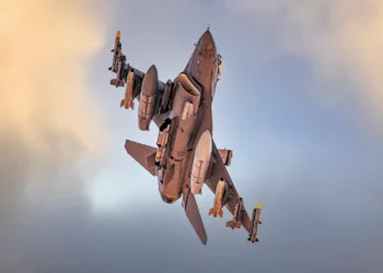 Caza F-16 es avistado portando armamento nuclear