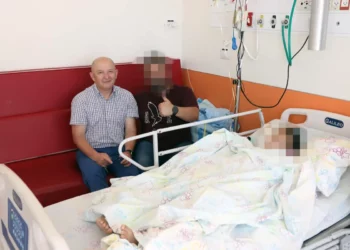 Cirujanos del Campus de Asistencia Sanitaria Rambam de Haifa han operado esta semana con gran dificultad pero con éxito a una niña de siete años de Ammán que nació con una deformidad congénita grave y cada vez más dolorosa. (crédito: Rambam Health Care Campus)