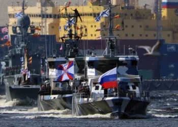 Irán envía almirante y buques de guerra para unirse a Putin en el desfile del Día de la Armada de Rusia