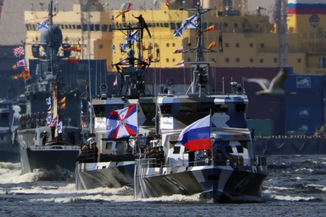 Irán envía almirante y buques de guerra para unirse a Putin en el desfile del Día de la Armada de Rusia
