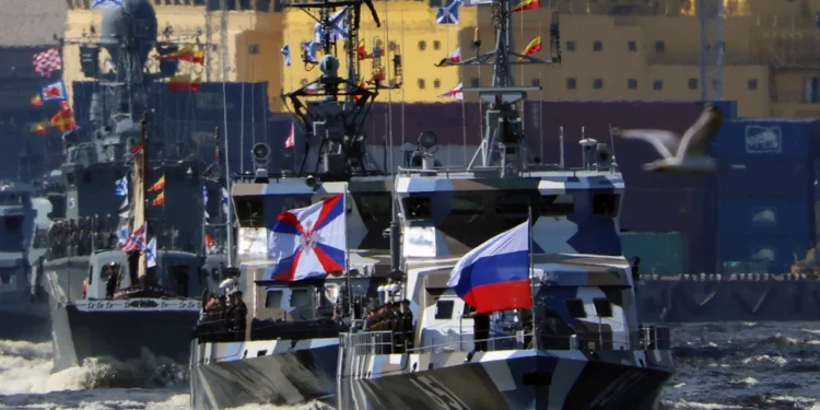 Irán envía almirante y buques de guerra para unirse a Putin en el desfile del Día de la Armada de Rusia