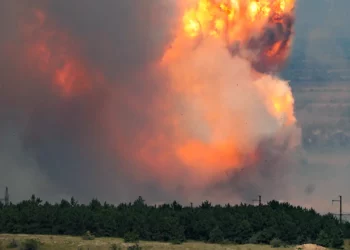 Incendio en base militar rusa en Crimea: miles de evacuados