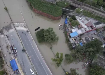 Israel ubica a todos sus ciudadanos tras inundaciones en la India