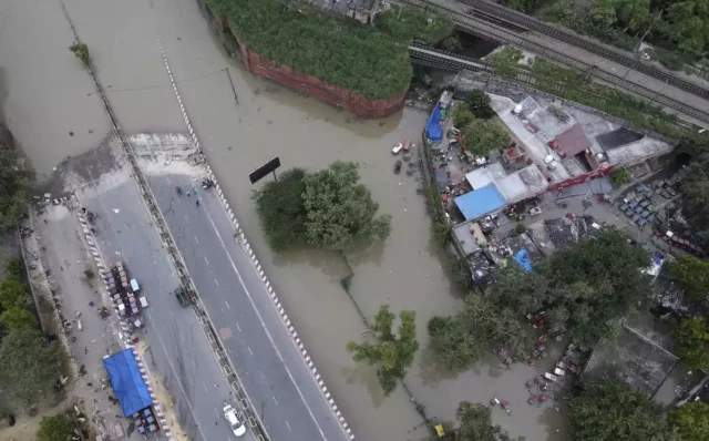 Israel ubica a todos sus ciudadanos tras inundaciones en la India
