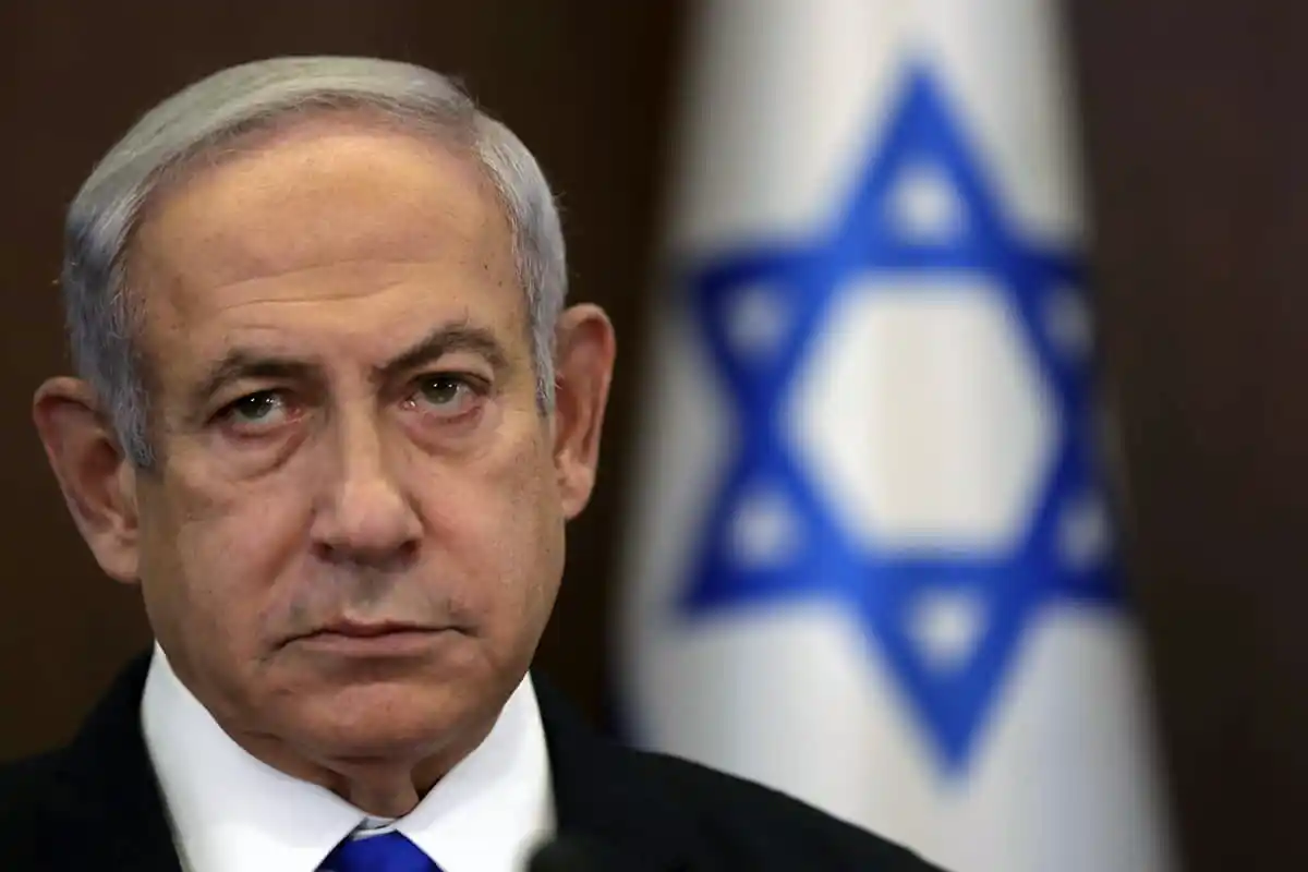 El primer ministro Benjamin Netanyahu asiste a la reunión semanal del gabinete en la Oficina del Primer Ministro en Jerusalén, el 25 de junio de 2023. (Abir Sultan/Pool Photo via AP)