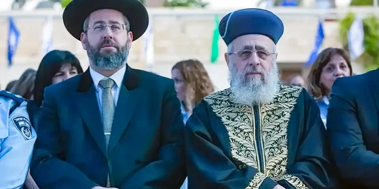 Principales rabinos de Israel condenan intento de quemar la Torá en Suecia