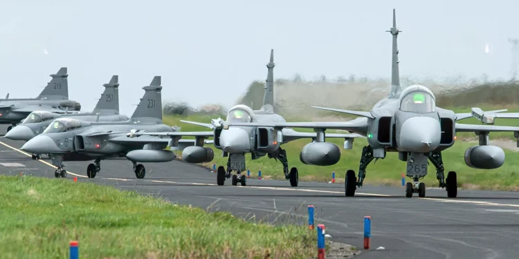 Saab Gripen E con lanzadores de misiles L3Harris