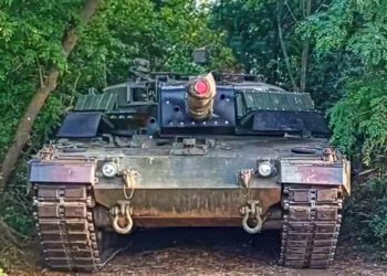 Tanque alemán Leopard 2A4 con blindaje soviético en Ucrania