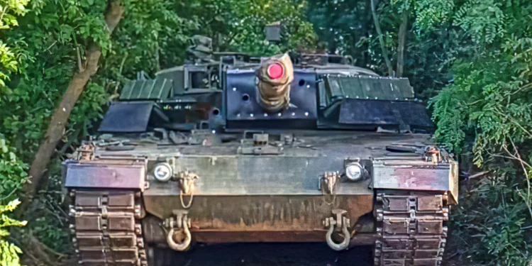 Tanque alemán Leopard 2A4 con blindaje soviético en Ucrania