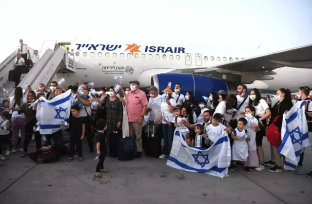 Israel debe enviar aviones para los judíos rusos – ex ministro