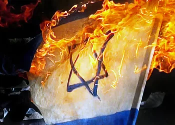 Suecia aprueba quema de la Torá en ante la embajada israelí
