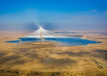 Israel inaugura su 4.º campo solar en Ashalim con un precio de energía inédito