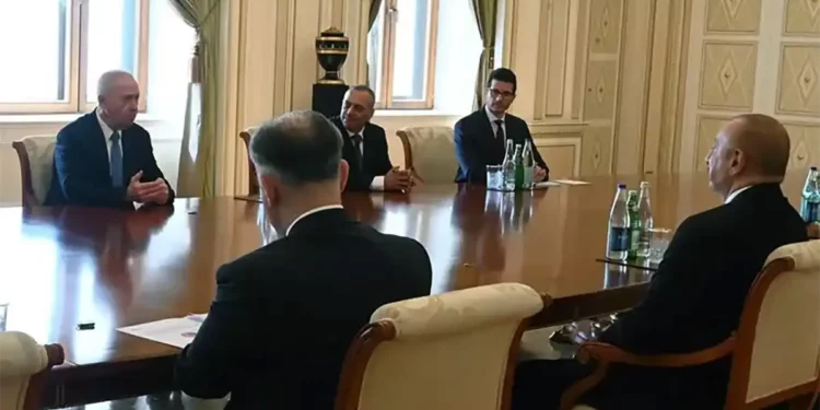 El ministro de Defensa se reúne con el presidente de Azerbaiyán