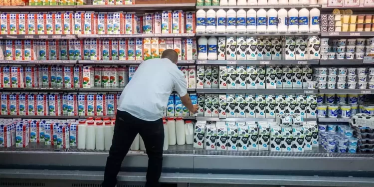 Israel elimina temporalmente arancel del 40 % a la leche importada