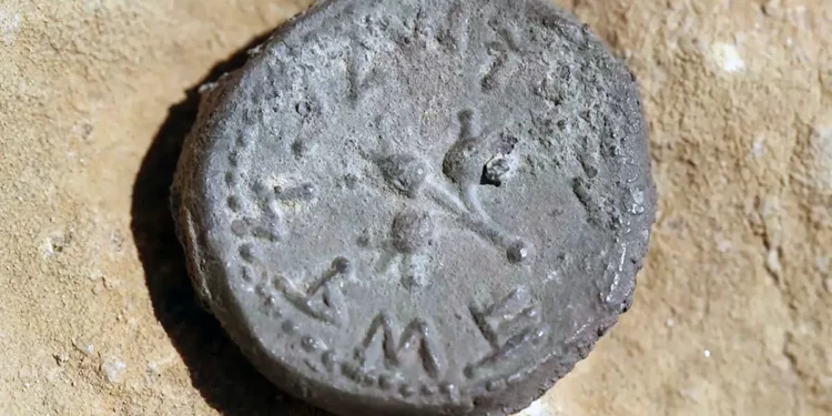 Moneda de revuelta judía contra los romanos hallada en una cueva