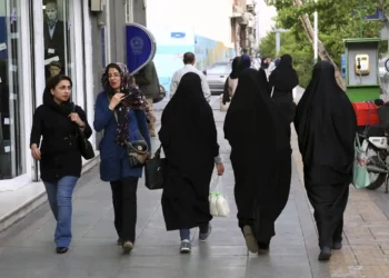 Irán cierra gigante del e-commerce por fotos de empleadas sin velo
