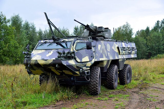 Letonia recibe el primer vehículo blindado Patria 6×6