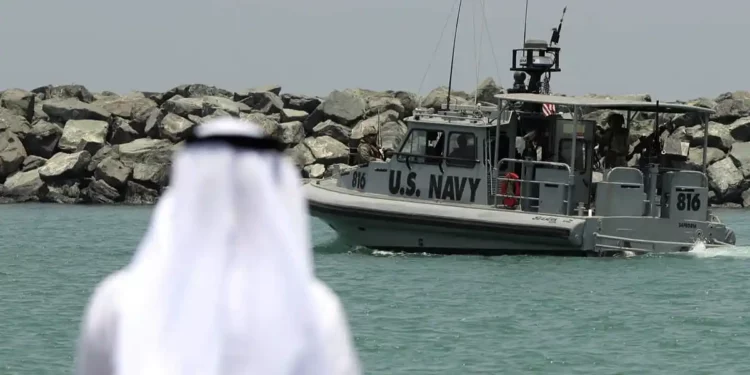 Marina estadounidense acusa a Irán de intentar apoderarse de dos petroleros