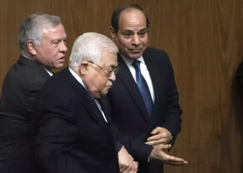 Abbas convoca cumbre trilateral con Egipto y Jordania