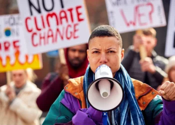 La ira principal motor del activismo climático: Estudio científico