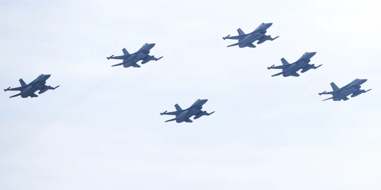 Cazas F-16 rumbo a Ucrania desde Dinamarca y Países Bajos