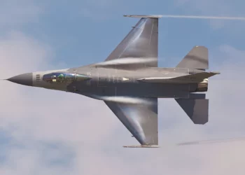 F-16 estadounidense activó sus armas ante un caza ruso en Siria