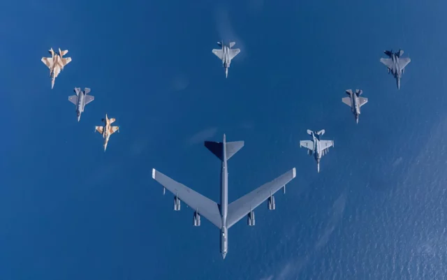 El bombardero B-52 pronto podría estar armado con láseres