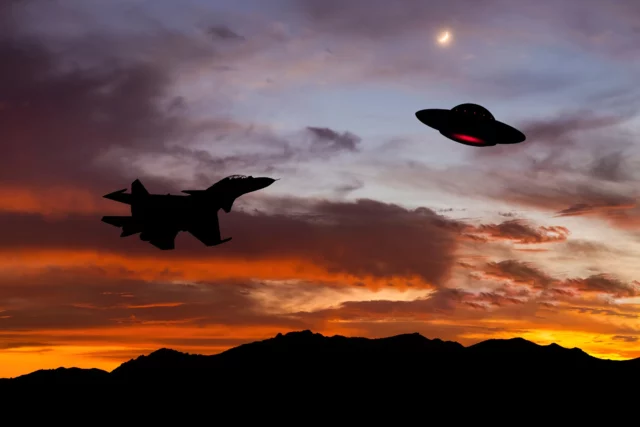 Confrontación OVNI con aviones de combate rusos