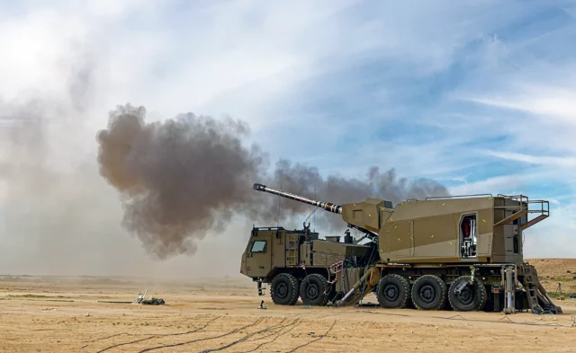 Elbit Systems presenta a Europa su obús Roem de 155 mm