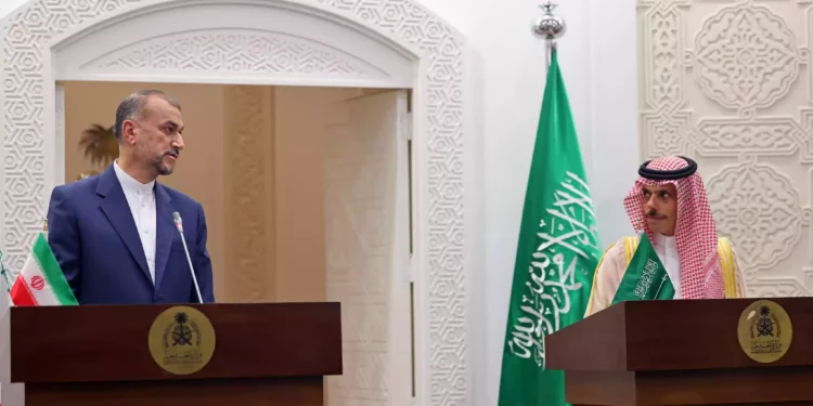 Ministro iraní insta a vigilar al “régimen sionista” en visita a Arabia Saudí