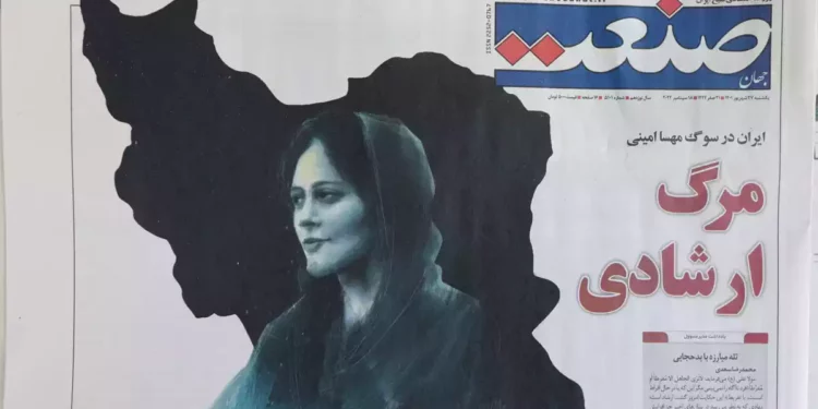 Irán continúa arrestando a manifestantes contra el hiyab