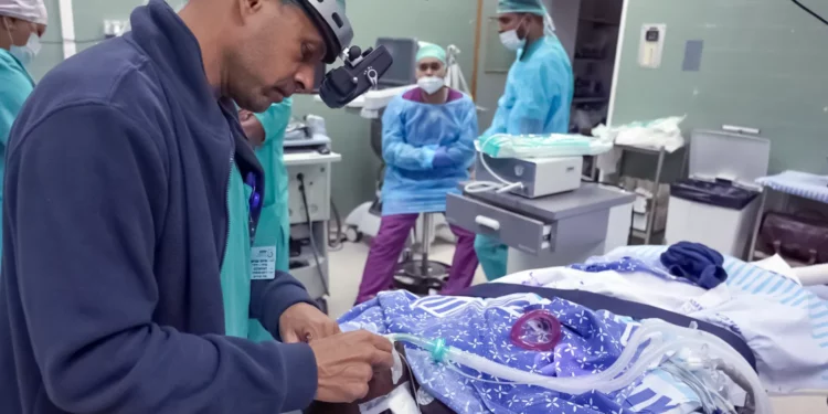 Médicos israelíes están salvando vidas de niños afganos