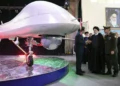 Irán exhibe el dron Mohajer-10 capaz de llegar a Israel
