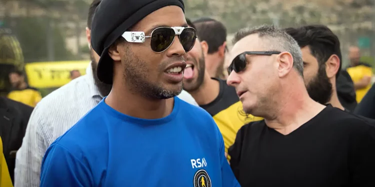 Ronaldinho se suma a leyendas del Barça para duelos en Israel
