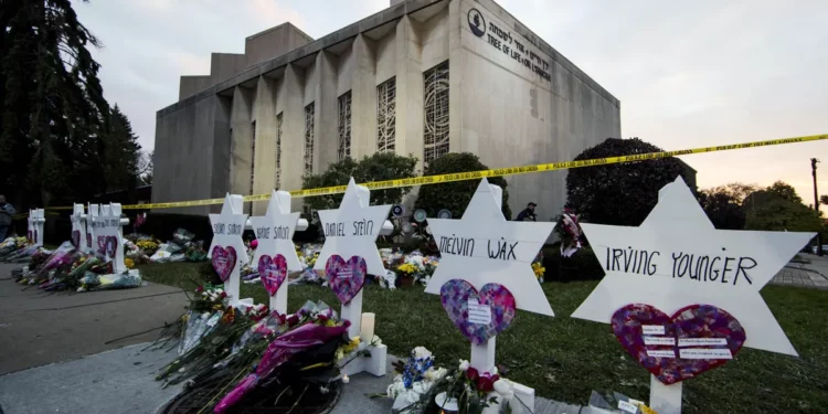 Jurado debate pena de muerte para atacante de sinagoga en Pittsburgh