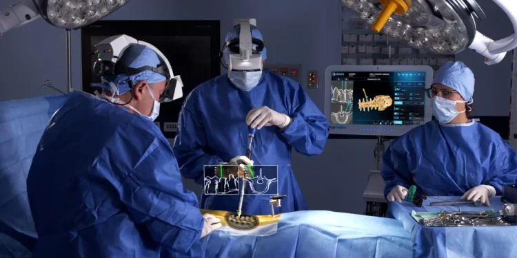 Primera cirugía mundial de columna con realidad aumentada en Israel