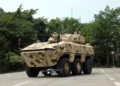 El vehículo de combate más nuevo de China choca con un auto