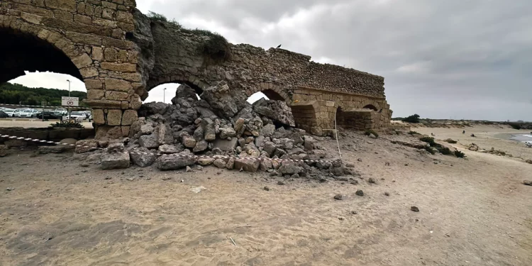 Se derrumba un arco milenario del acueducto de Cesarea