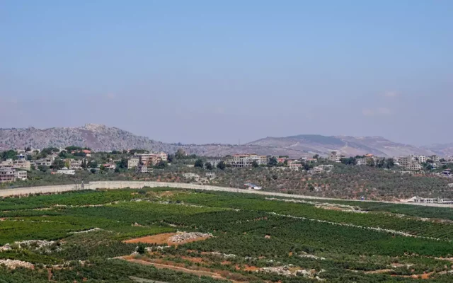 Operativo de Hezbolá lanza bomba incendiaria a Israel