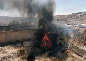 Árabes queman un vertedero ilegal en Binyamin
