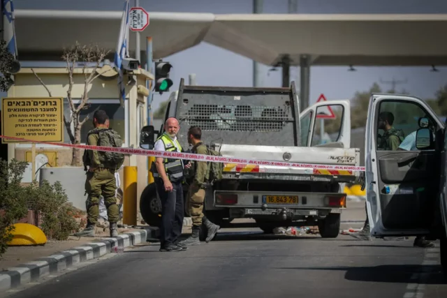 Terrorista palestino asesina a uno y hiere a varios con camión