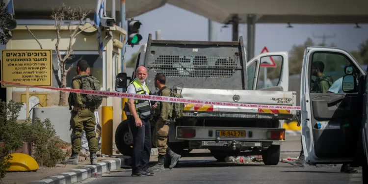 Terrorista palestino ataca con camión: un muerto