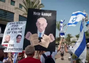 Cartel izquierdista compara a Netanyahu con Hitler